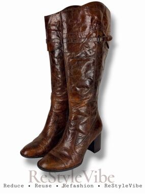 BORN Women’s Size 10 Boots Tall Leather Upper Heeled Zipper Flannel Lined